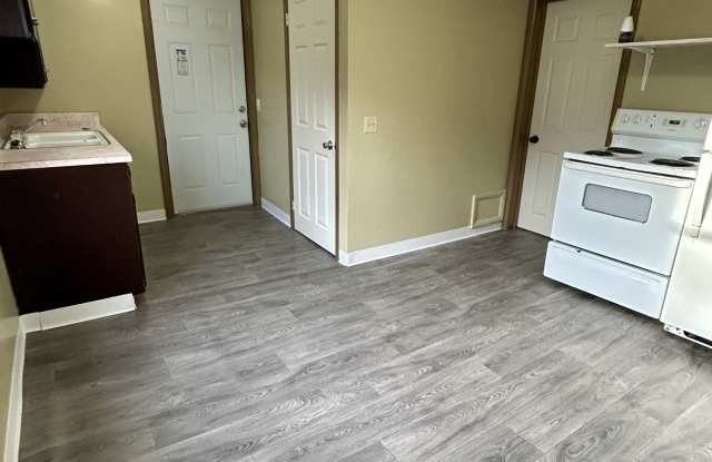 214 1st Street North - 3 photos photos
