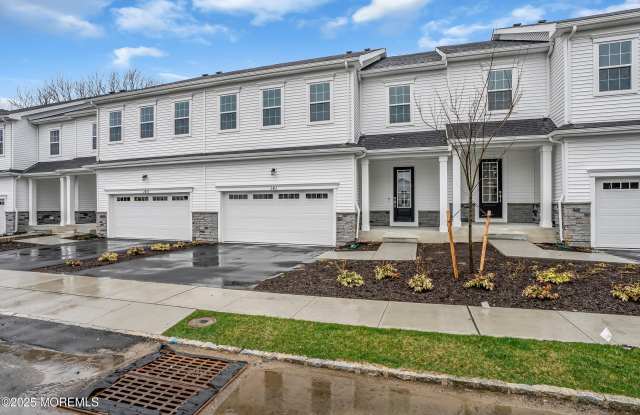 173 Woolley Court Gallery 2