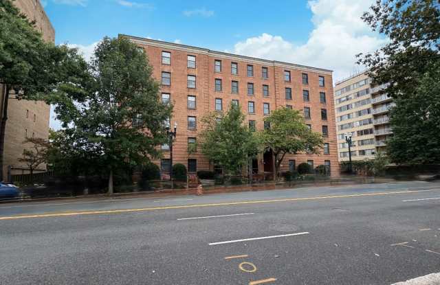 Charming 3 BR/2.5 BA 2-Level Condo in Cathedral Heights! photos photos