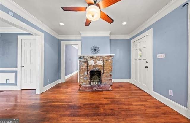 2220 Newnan Street Gallery 4