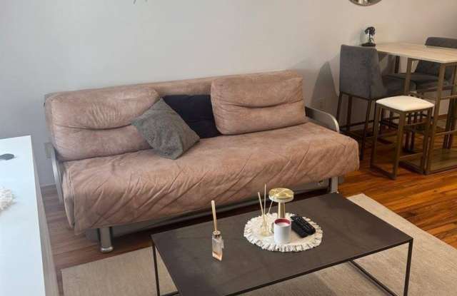 40 Hemlock Lane Gallery 3