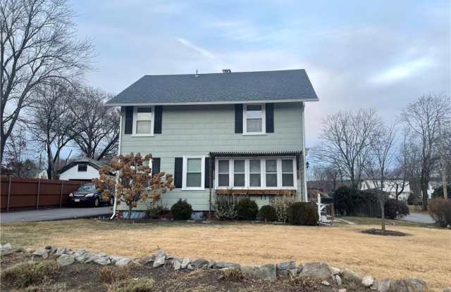 2 Brook Street unit: 2 photos photos