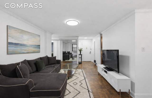 330 Third Avenue Gallery 3