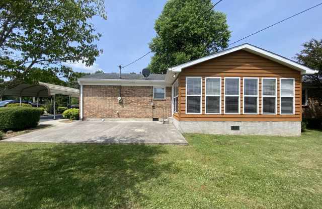 4 BR, 2 BA, 1 Car Garage | Sun Porch  Fenced Back Yard - 575 Cross Street, Fort Oglethorpe, GA 30742