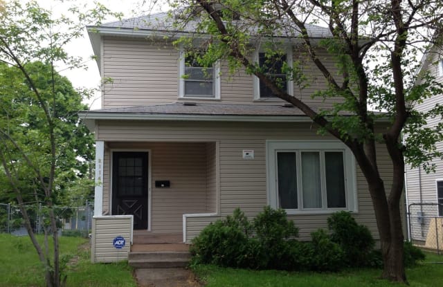 2114 Lyndale Ave N - 2114 Lyndale Avenue North, Minneapolis, MN 55411