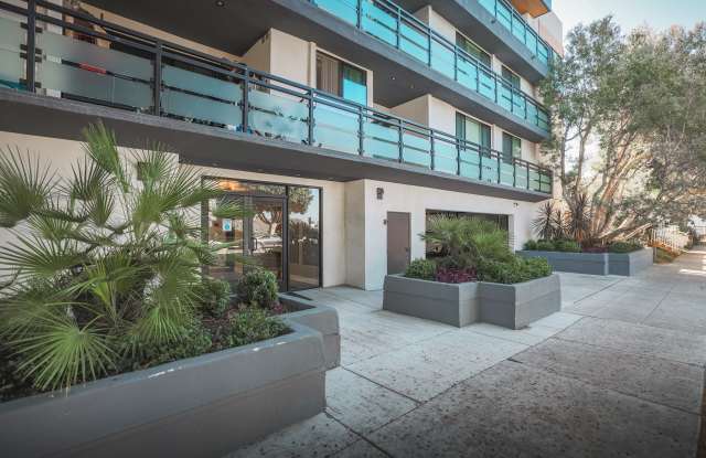 1115 SM Apartments Gallery 4