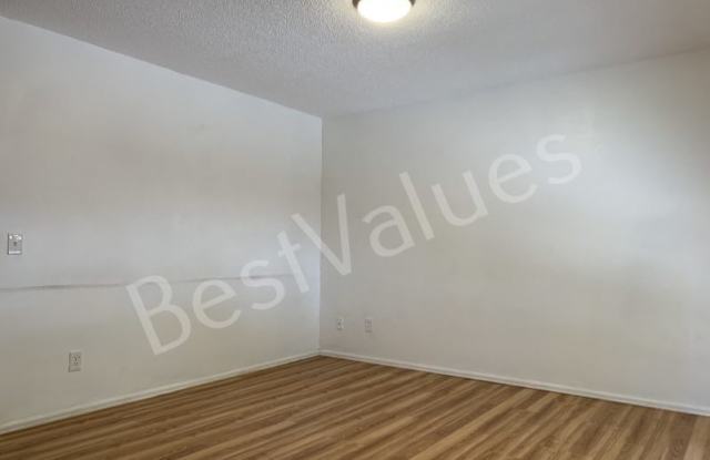 1466 S Norfolk Ct Gallery 3