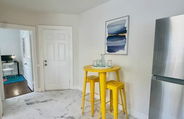 5345 Quincy Street Gallery 3