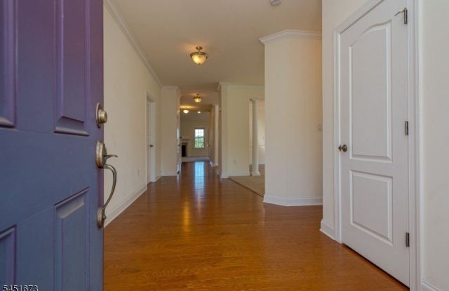 9 Comstock Ln Gallery 2