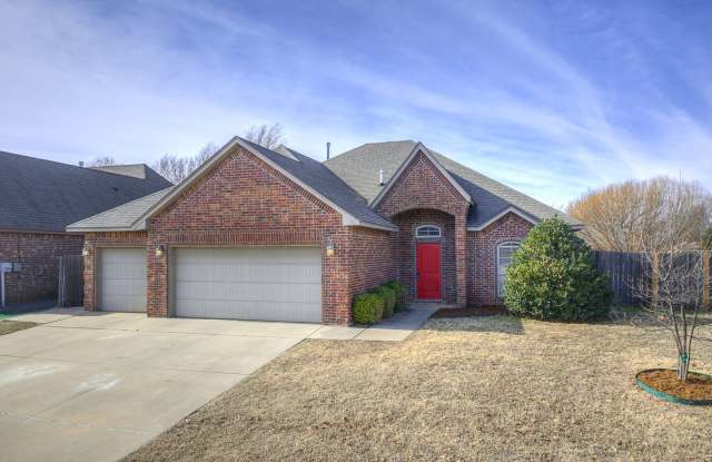 3 Bedroom + Study + 3 car garage home located in the heart of Edmond! photos photos