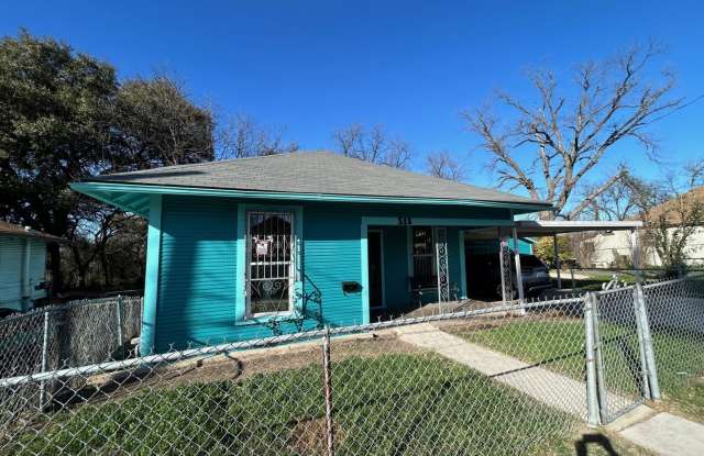 2BED/2BATH Charming Home Minutes from Downtown photos photos
