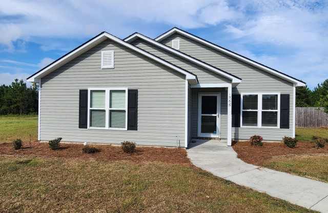 $500 Discount on Move-in Spacious  Inviting 3-Bedroom Home with Fenced Yard, Open Layout  Modern Touches in Valdosta photos photos