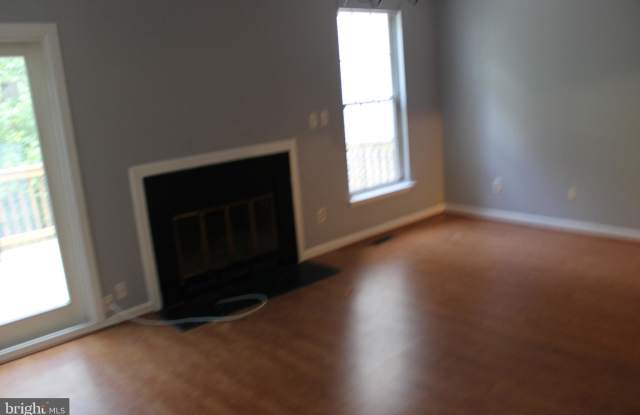 9445 FENS HOLLOW Gallery 2
