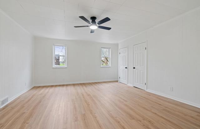 2 bed 1 bath - all updated, central air, laundry, great location photos photos