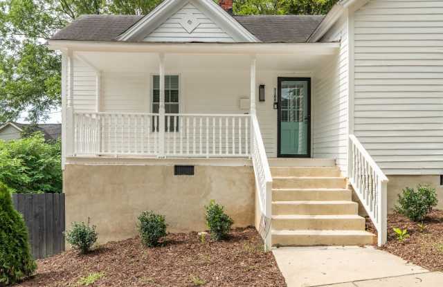 Charming 2-bedroom, 1-bathroom home near downtown Durham Gallery 4