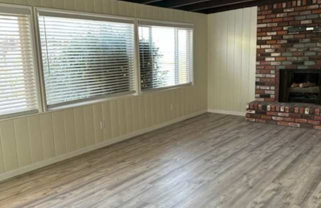 160 Dahlia Ave Gallery 2