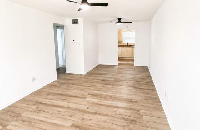 Spacious 2-Bedroom Apartment in Central St. Petersburg Gallery 4