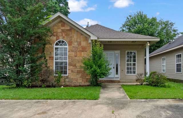 Nice 3 Bed 2 Bath Home! Available Now! photos photos