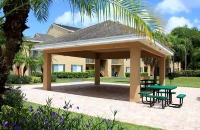 Palmetto Place Gallery 3