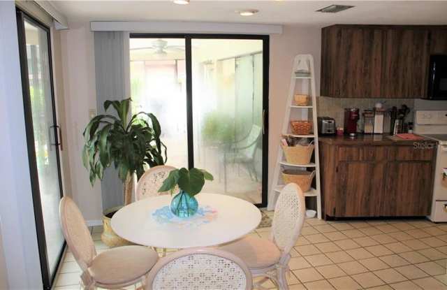 2472 INDIAN TRAIL W Gallery 4