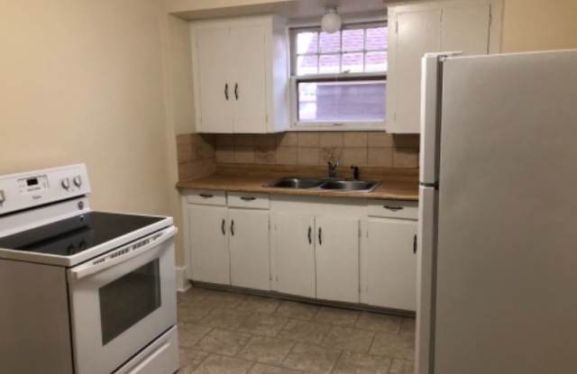 1725 Woodland Ave NW Gallery 3