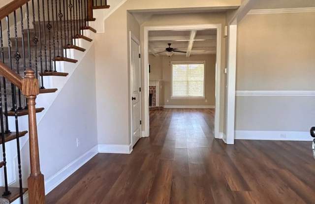 434 Vaughn Road - Great Location Gallery 3