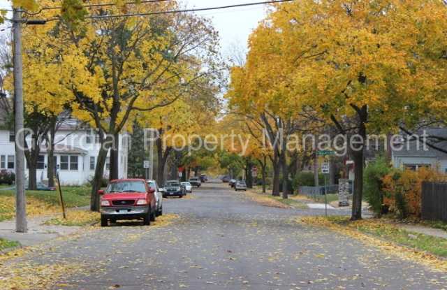 2305 Oak Park Avenue North Gallery 2