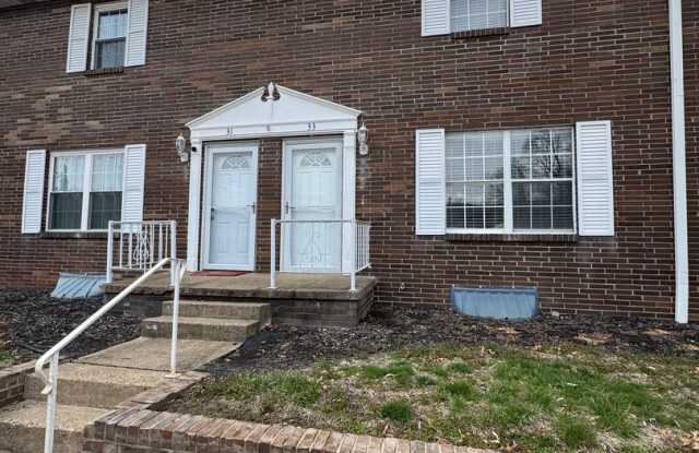 SPACIOUS TOWNHOME WITH FINISHED BASEMENT photos photos