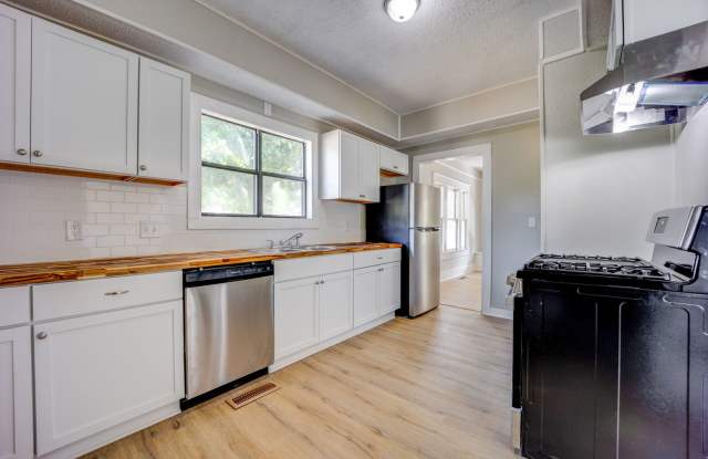 Freshly Updated 2 Bedroom House photos photos