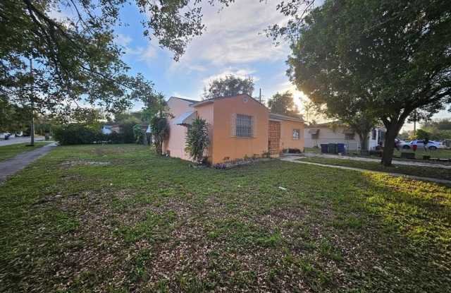 1600 NW 93rd St photos photos