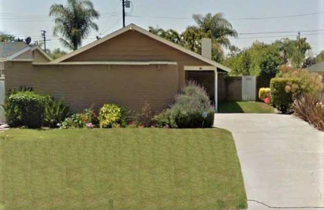 207 Albert Place - 207 Albert Place, Costa Mesa, CA 92627