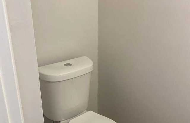 Room in 2 Bedroom Home at Baker Ct Gallery 3