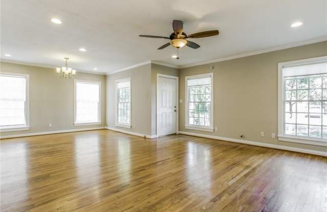 5810 Kenwood Avenue Gallery 2