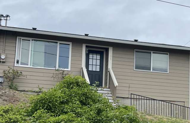 Callahan1054 - 1054 Callahan Drive, Bremerton, WA 98310