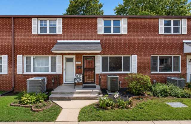 Freshly Renovated 2-Bedroom Condo Near Laurel Shopping & Dining photos photos