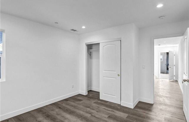 1231 1/2 South Rowan Avenue Gallery 3