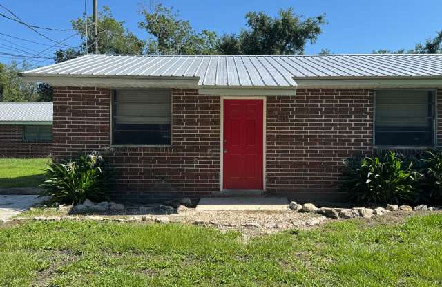 Newly Renovated 2 Bedroom Brick Apartment near Downtown Live Oak - Move in Specials! photos photos Newly Renovated 2 Bedroom Brick Apartment near Downtown Live Oak - Move in Specials! photos photos