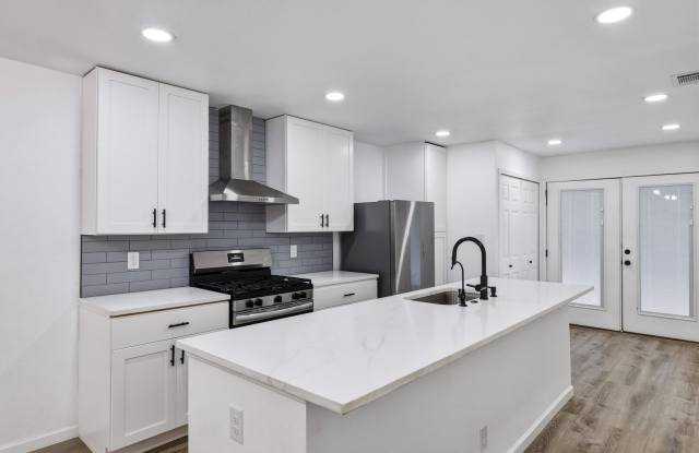 1110 1/2 Avenue S photos photos