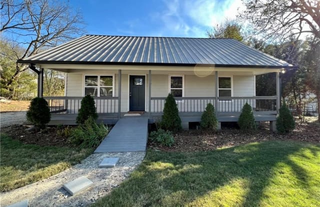 189 Jefferson Street - 189 West Jefferson Street, Hoschton, GA 30548