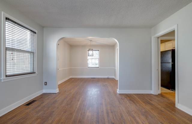 89 S LARCHMONT Gallery 4