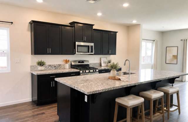 LIVE BIG in the Heart of Fowler! Gallery 4