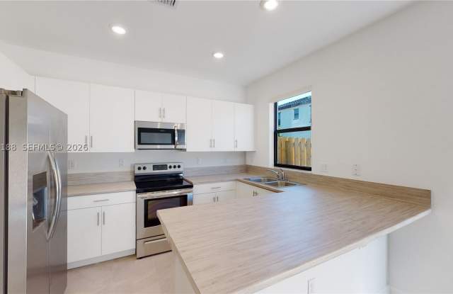 11815 SW 246 TER Gallery 3