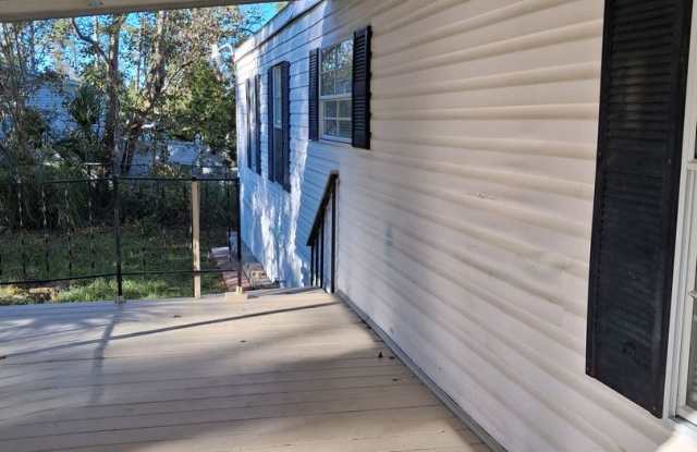Cute 2 Bed 2 Bath Home 3 miles from the Beach!! Gallery 4