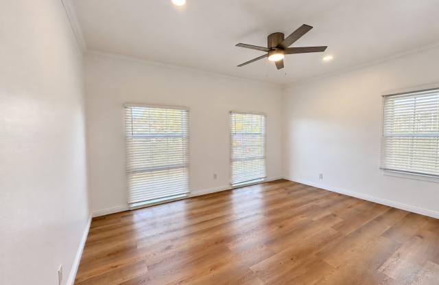 2126 Ridgeley Drive Gallery 3