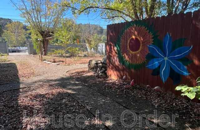 1037 Riverside Drive Gallery 3
