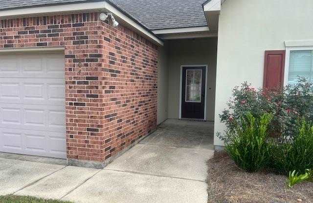 17104 Richmond Dr Gallery 1