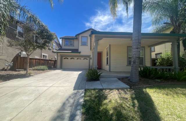 Beautiful 4 Bedroom Close to Downtown Brentwood! photos photos