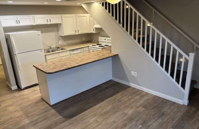 528 East Navajo Avenue - 3 photos photos