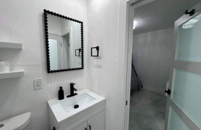 315 NW 106th St # 0 Gallery 2