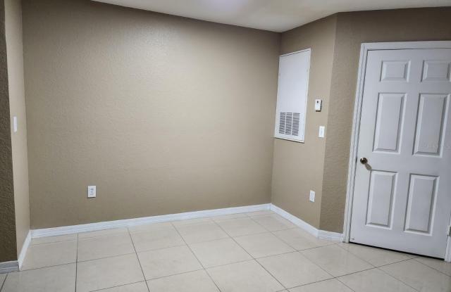 5483 VINELAND ROAD Gallery 2